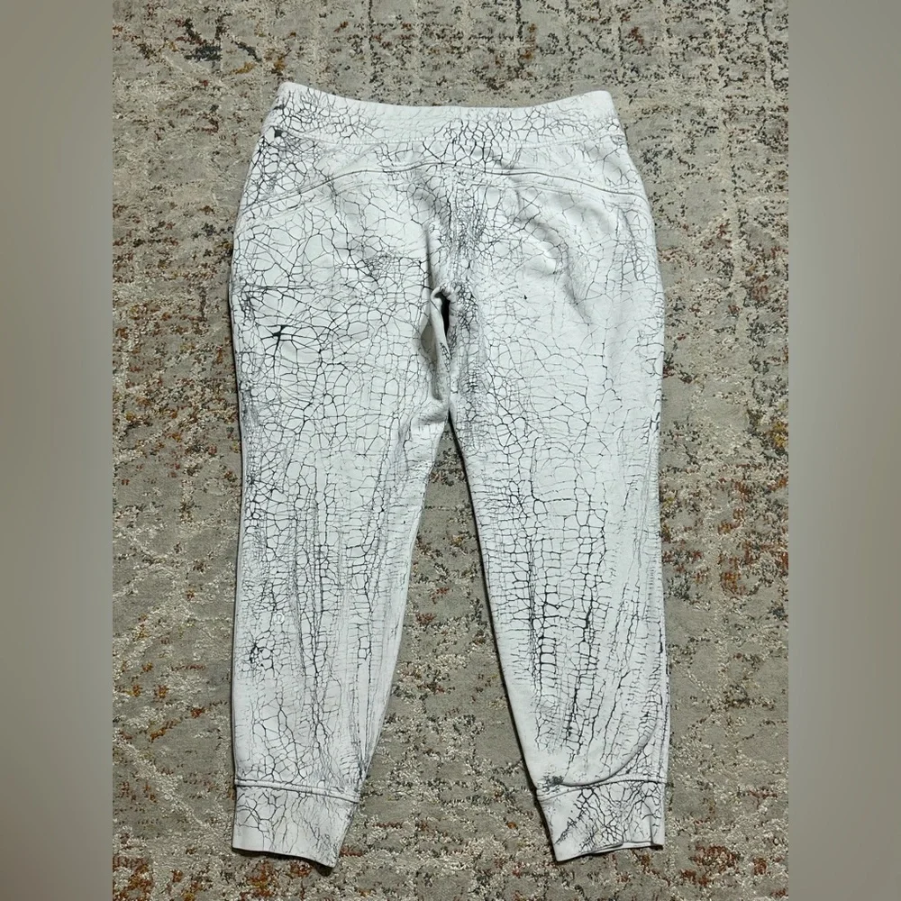 LULULEMON thick jogger pants size 14 white marbled